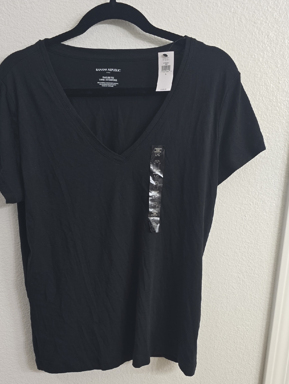 NWT Banana Republic Black V-Neck Short Sleeve Tee